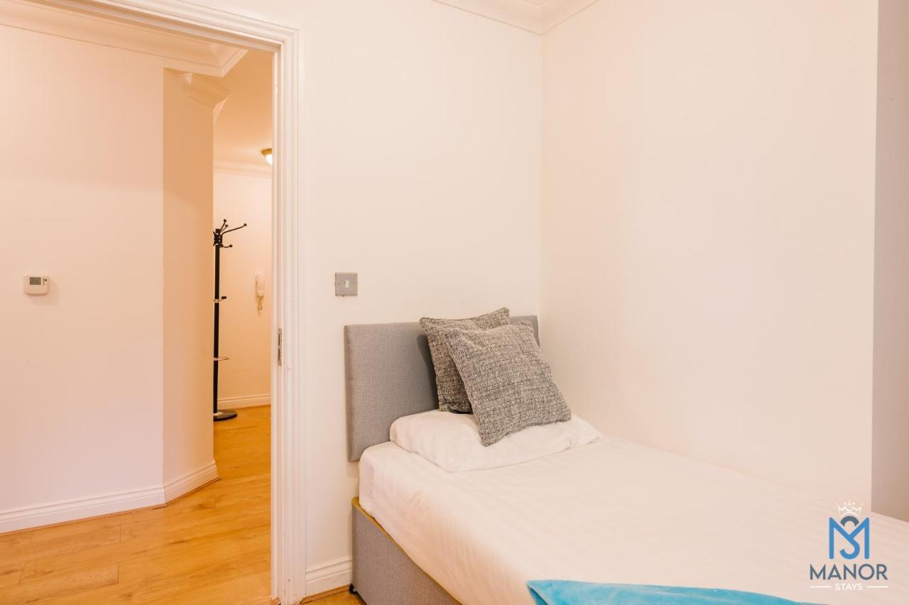 05Th Residence Of Lord Avenue Sleeps Five People Northampton Exterior photo